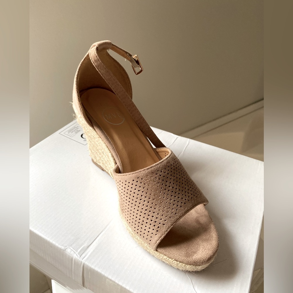 Tan Wedges